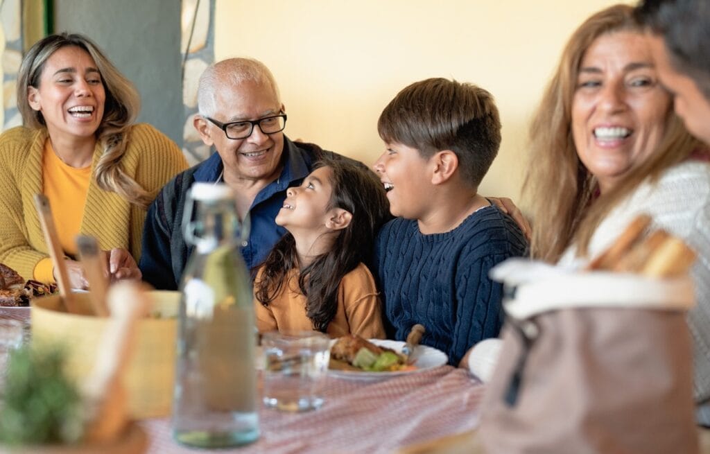 Being mindful of eating pace during social meals